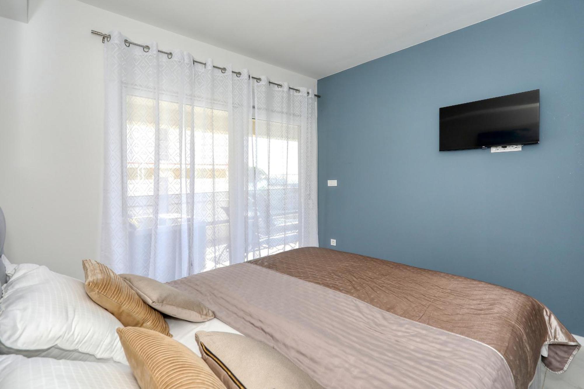 Apartment Relex With Pool & Jacuzzi 普利拉卡 外观 照片