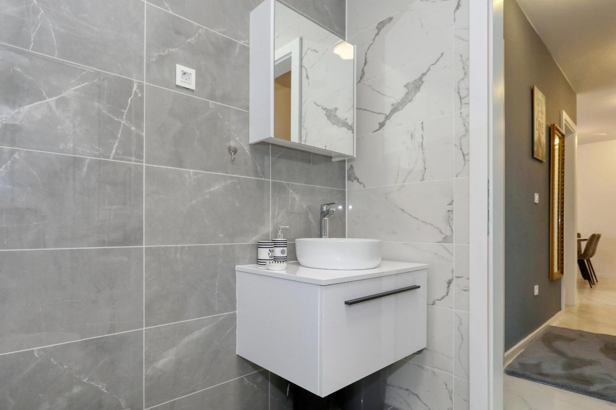 Apartment Relex With Pool & Jacuzzi 普利拉卡 外观 照片